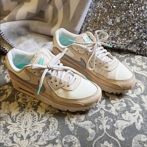 Nike Women’s Beige and Light Gray Sneakers with Teal Accents